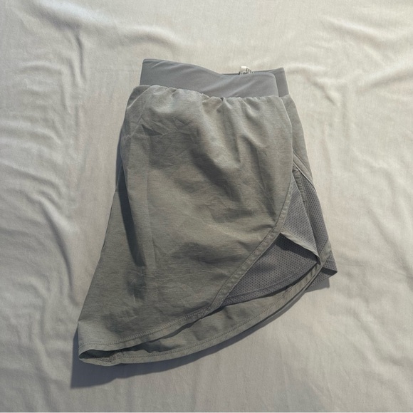 Under Armour Athletic Shorts Women’s Size Small - Picture 2 of 7